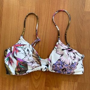 O’Neill knot front bikini top